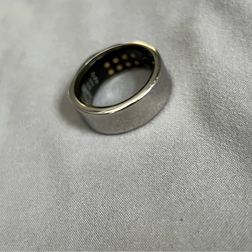 Oura smart ring (silver)